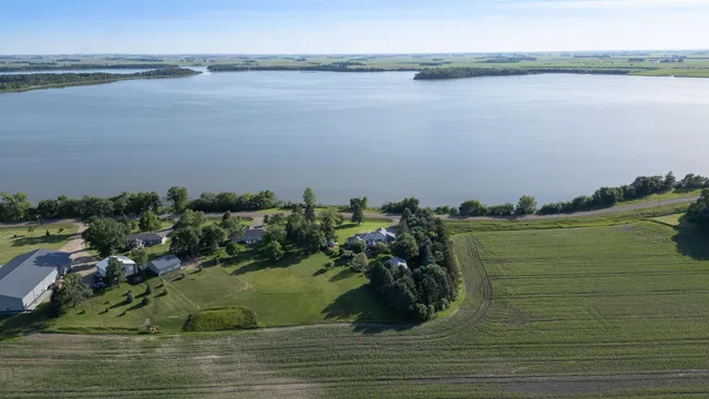 $520,000 | 65672 275th Street, Alden, MN 56009