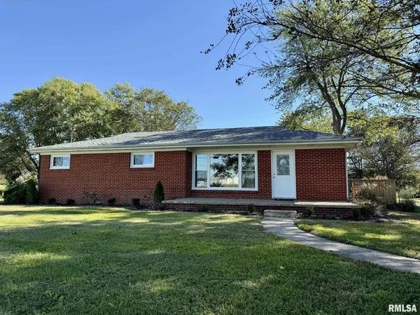a view of front of a house with a yard