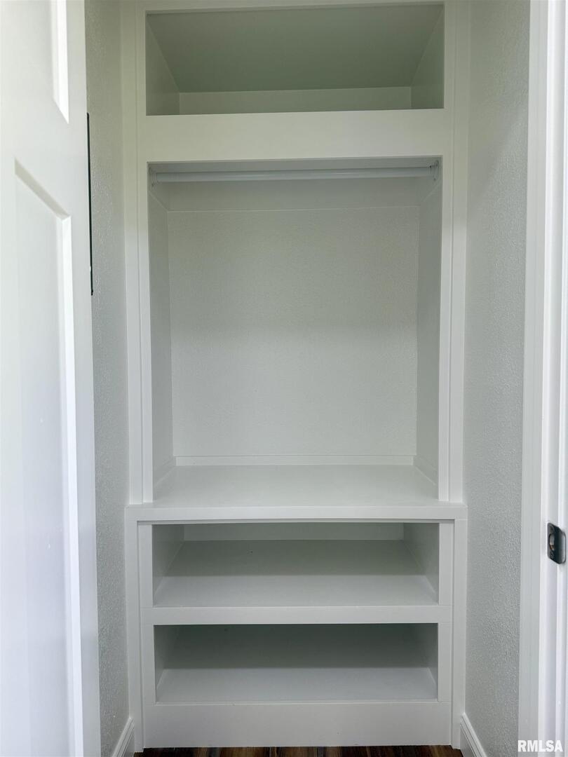 744 Airport Road Metropolis, IL 62960 - Photo 14 of 33 a close view of closet