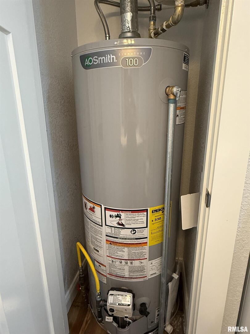 744 Airport Road Metropolis, IL 62960 - Photo 23 of 33 a view of water heater
