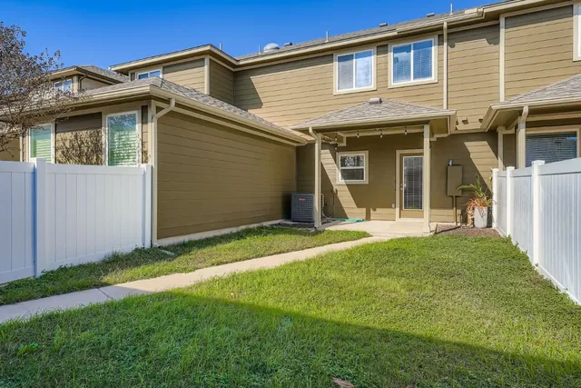 $1,985 | 1042 Lost Pines Lane, Cedar Park, TX 78613