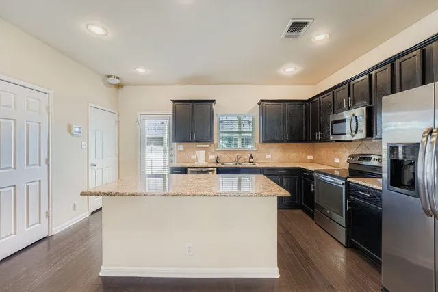 $1,985 | 1042 Lost Pines Lane, Cedar Park, TX 78613