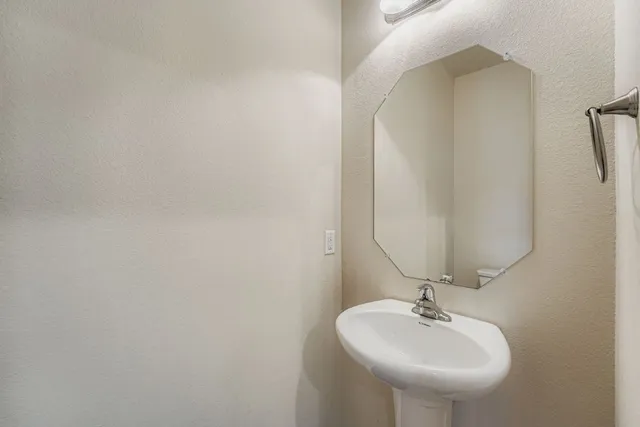 $1,985 | 1042 Lost Pines Lane, Cedar Park, TX 78613