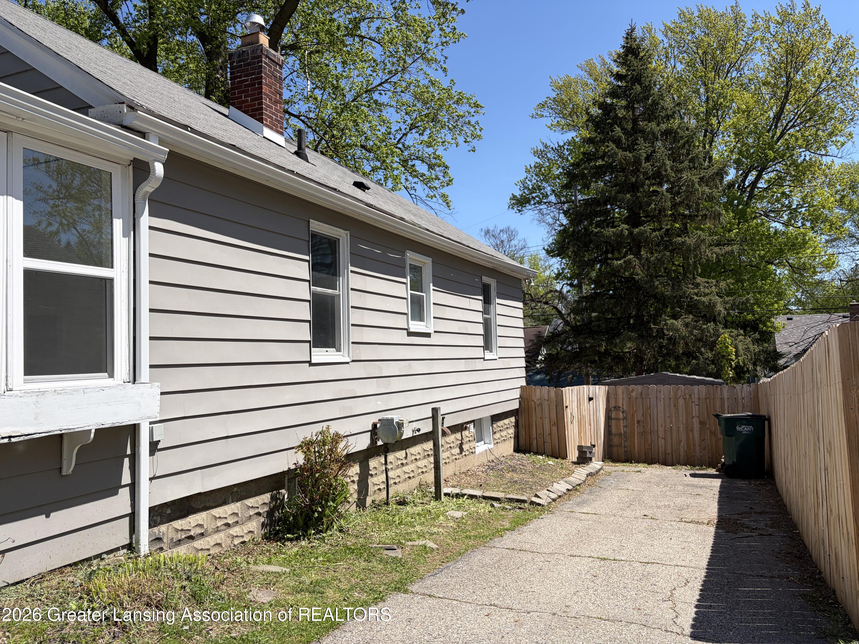 2515 Harding Avenue Lansing, MI 48910 - Photo 4 of 22 4