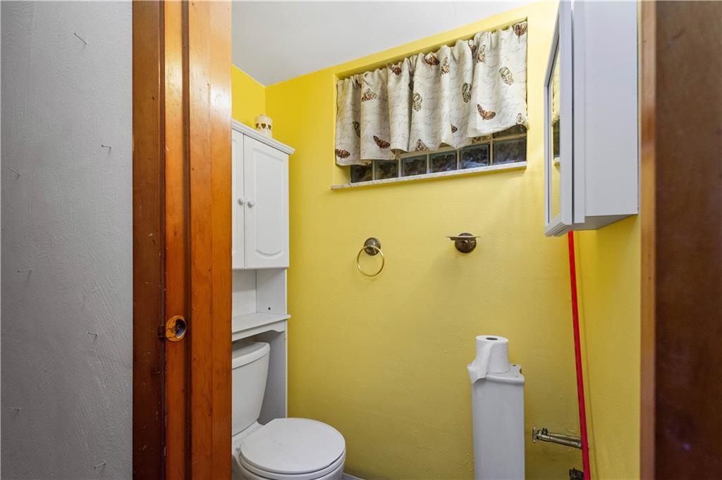 206 Hillendale Road Pittsburgh, PA 15237 - Photo 22 of 30 a bathroom with a toilet and shower