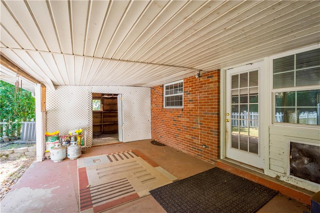 206 Hillendale Road Pittsburgh, PA 15237 - Photo 25 of 30 a view of a patio with table and chairs and potted plants