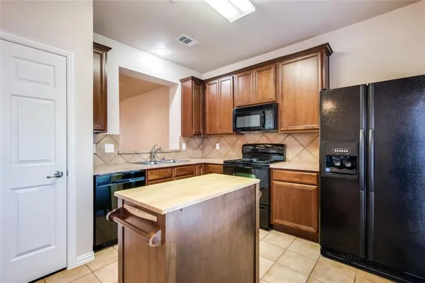 $2,375 | 237 Heritage Hill Drive, Lewisville, TX 75067