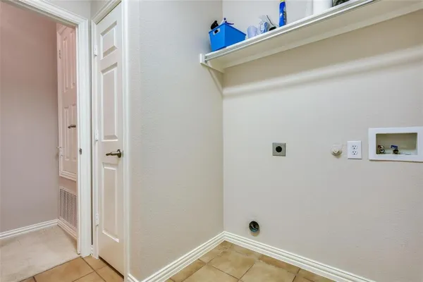 $2,375 | 237 Heritage Hill Drive, Lewisville, TX 75067