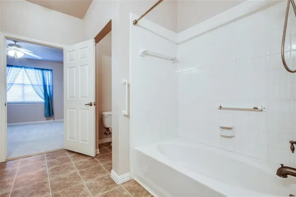 $2,375 | 237 Heritage Hill Drive, Lewisville, TX 75067