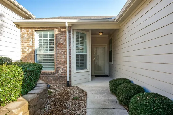 $2,375 | 237 Heritage Hill Drive, Lewisville, TX 75067