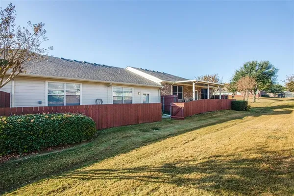 $2,375 | 237 Heritage Hill Drive, Lewisville, TX 75067