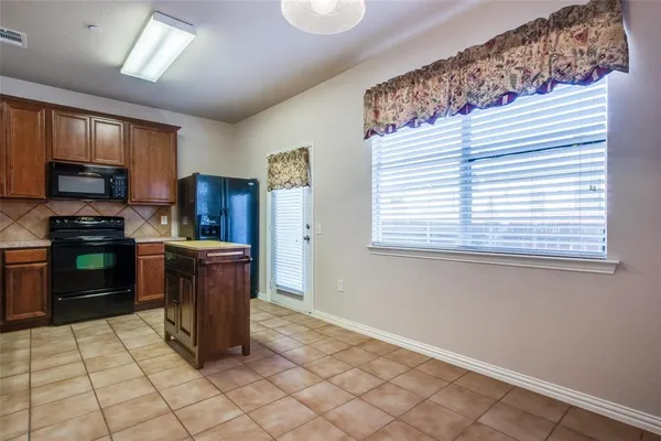 $2,375 | 237 Heritage Hill Drive, Lewisville, TX 75067