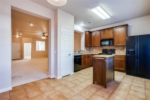 $2,375 | 237 Heritage Hill Drive, Lewisville, TX 75067