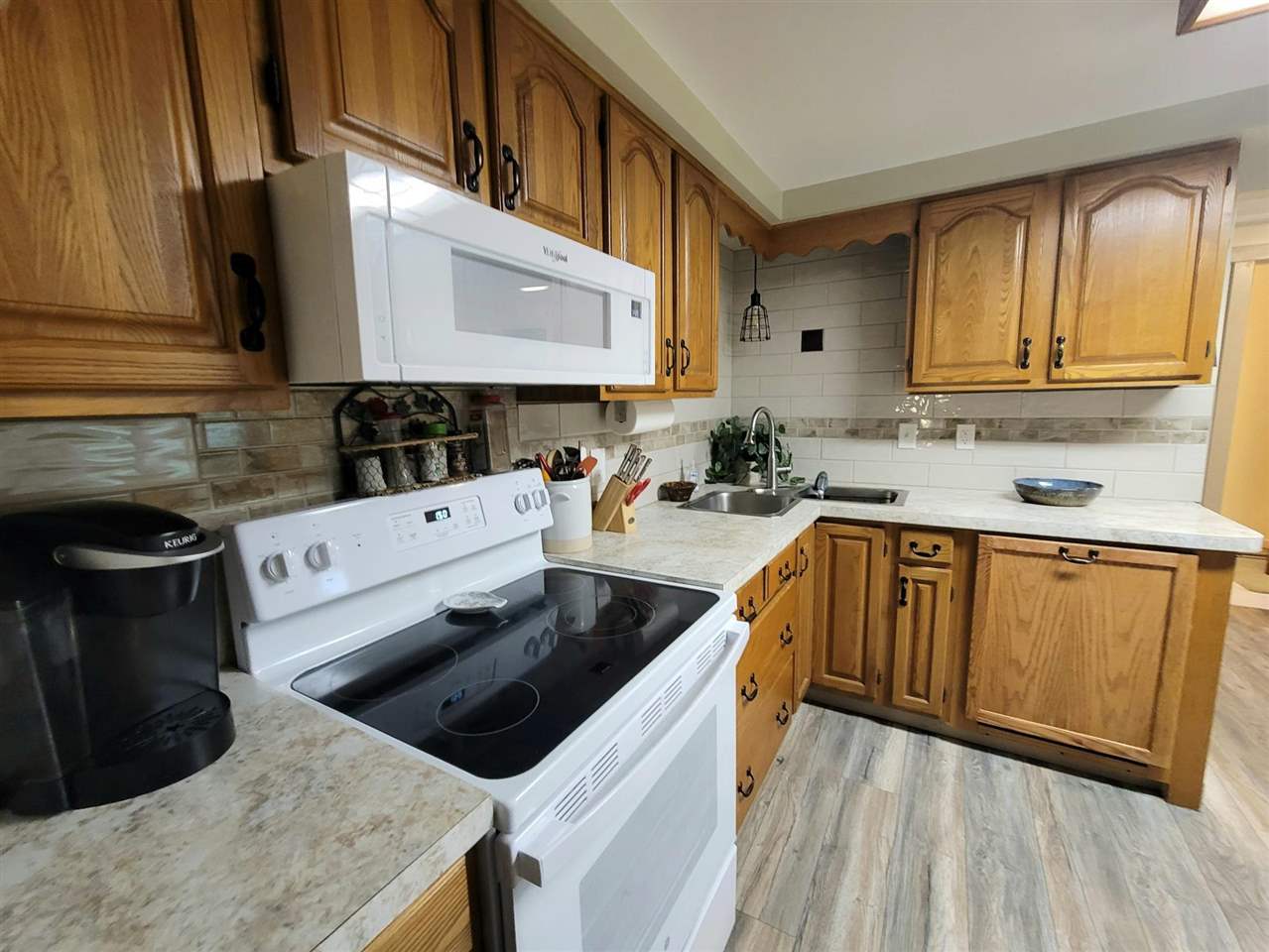 10210 West Frances Road Flushing, MI 48433 - Photo 43 of 46 Flat Top Stove