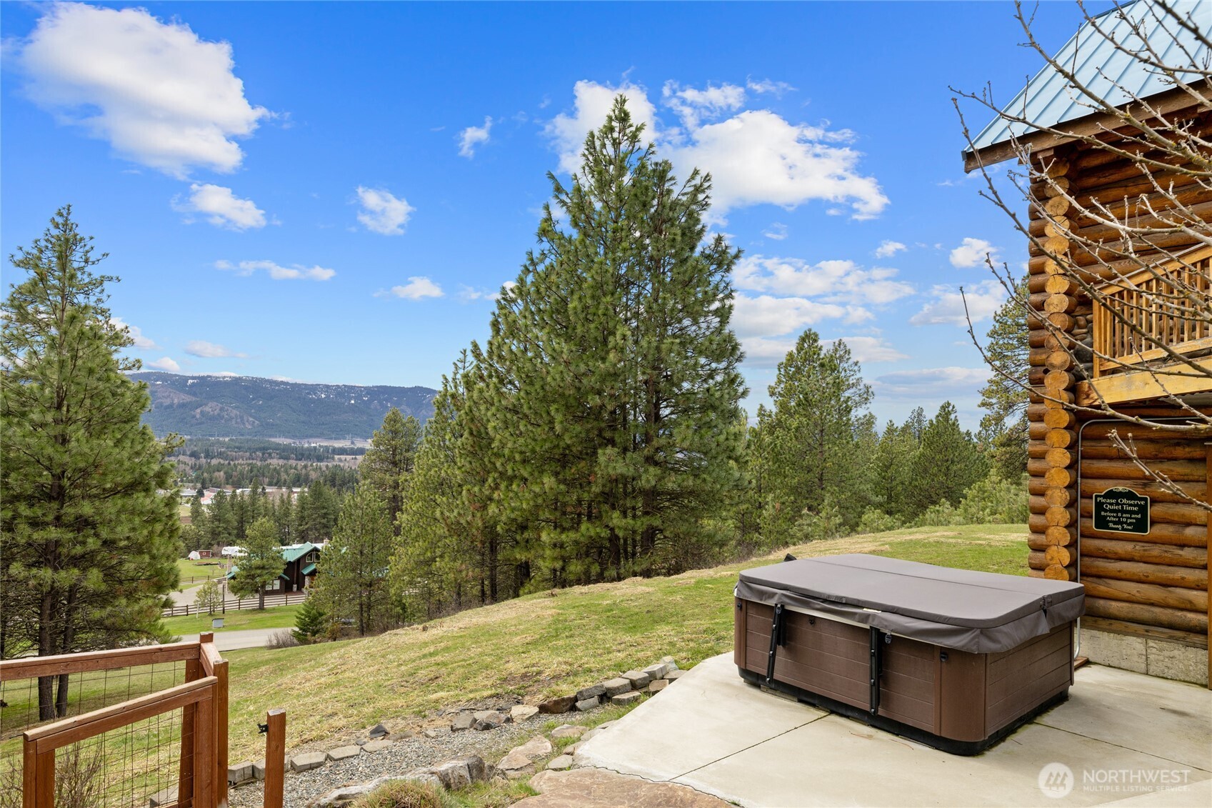 1161 White Road Cle Elum, WA 98922 - Photo 29 of 38 a view of a couches in the patio