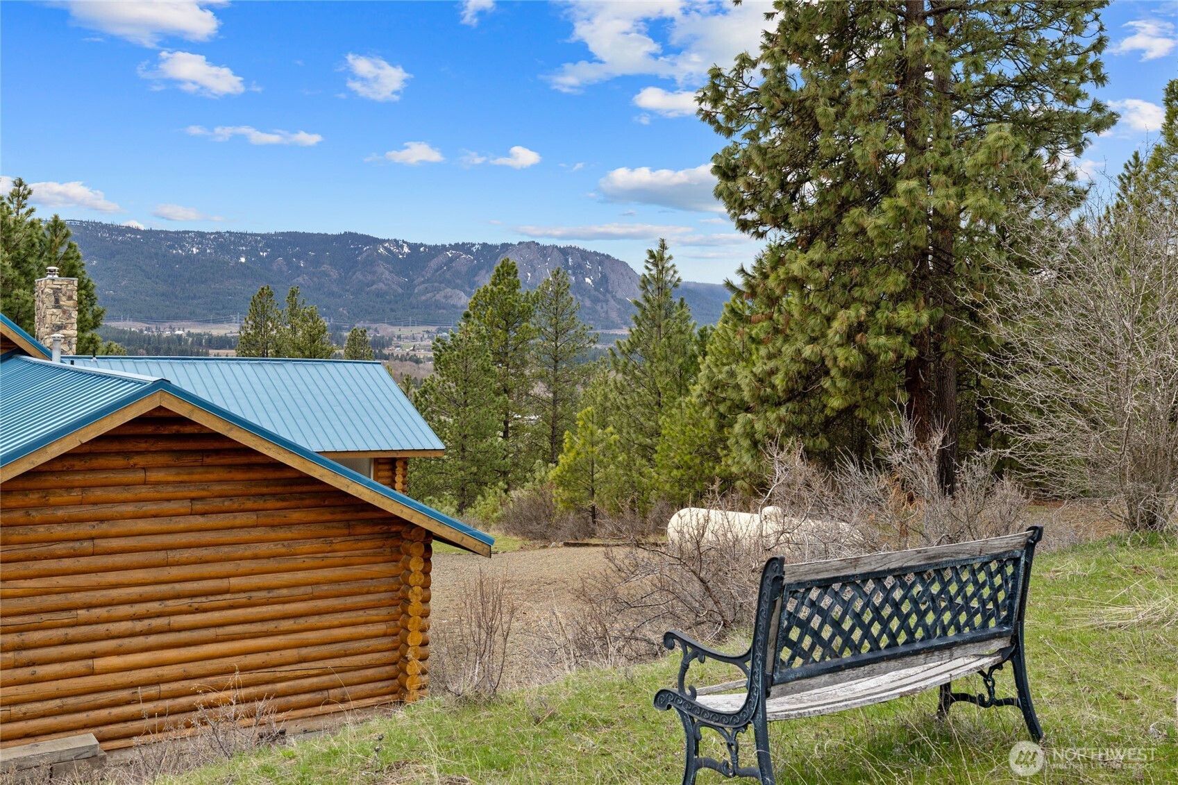 1161 White Road Cle Elum, WA 98922 - Photo 32 of 38 a view of a chairs in a patio