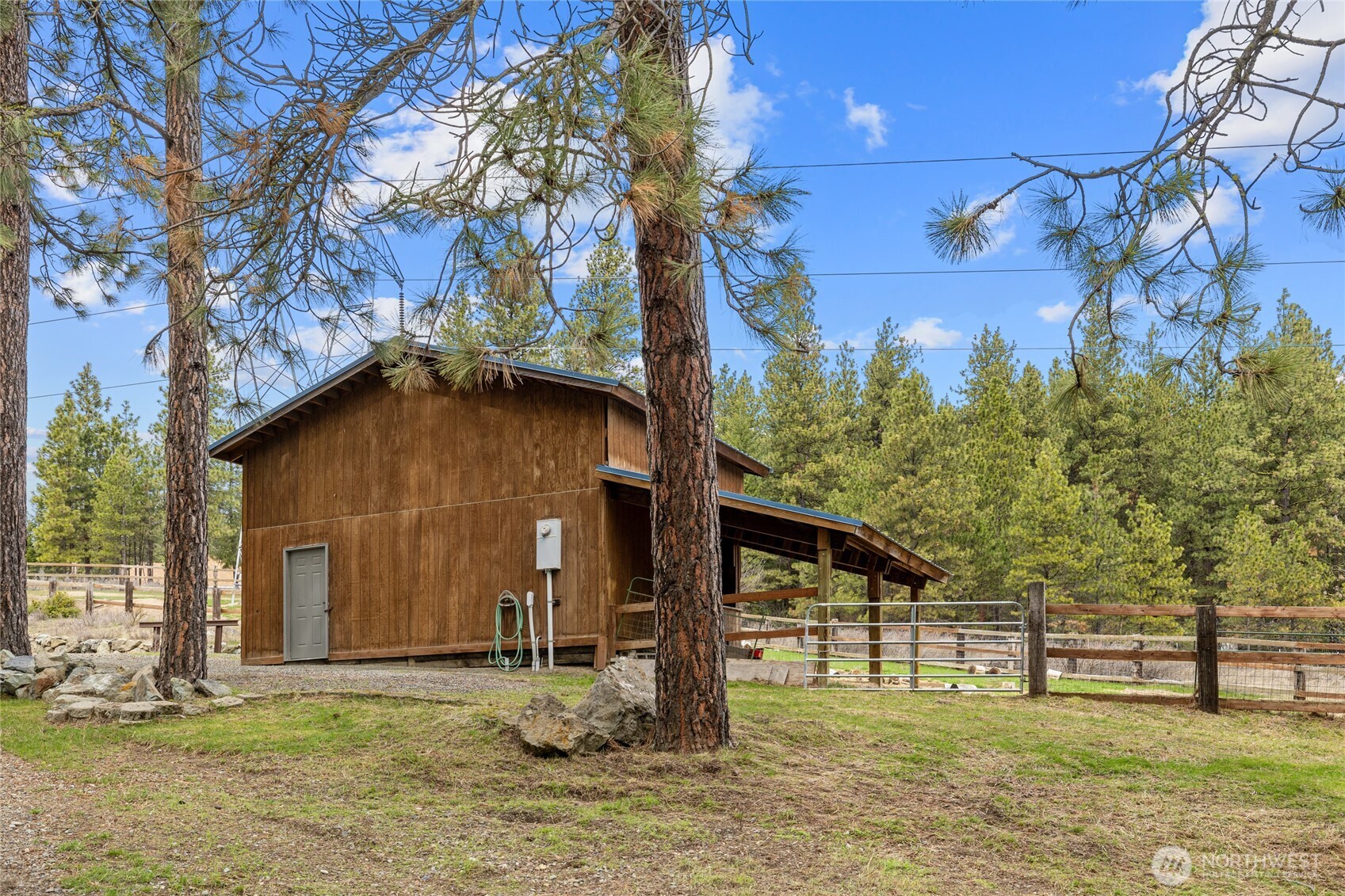 1161 White Road Cle Elum, WA 98922 - Photo 35 of 38 a view of a house with a yard