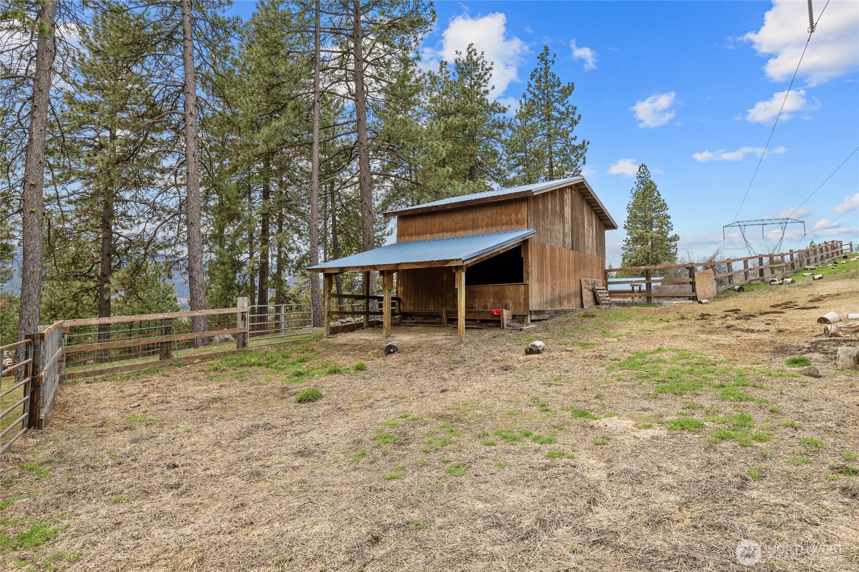 1161 White Road Cle Elum, WA 98922 - Photo 37 of 38 a view of a house with a yard