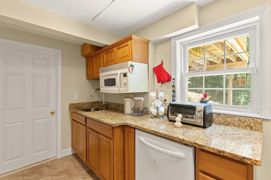 73 Sudbury Road Ashland, MA 01721 - Photo 17 of 33
