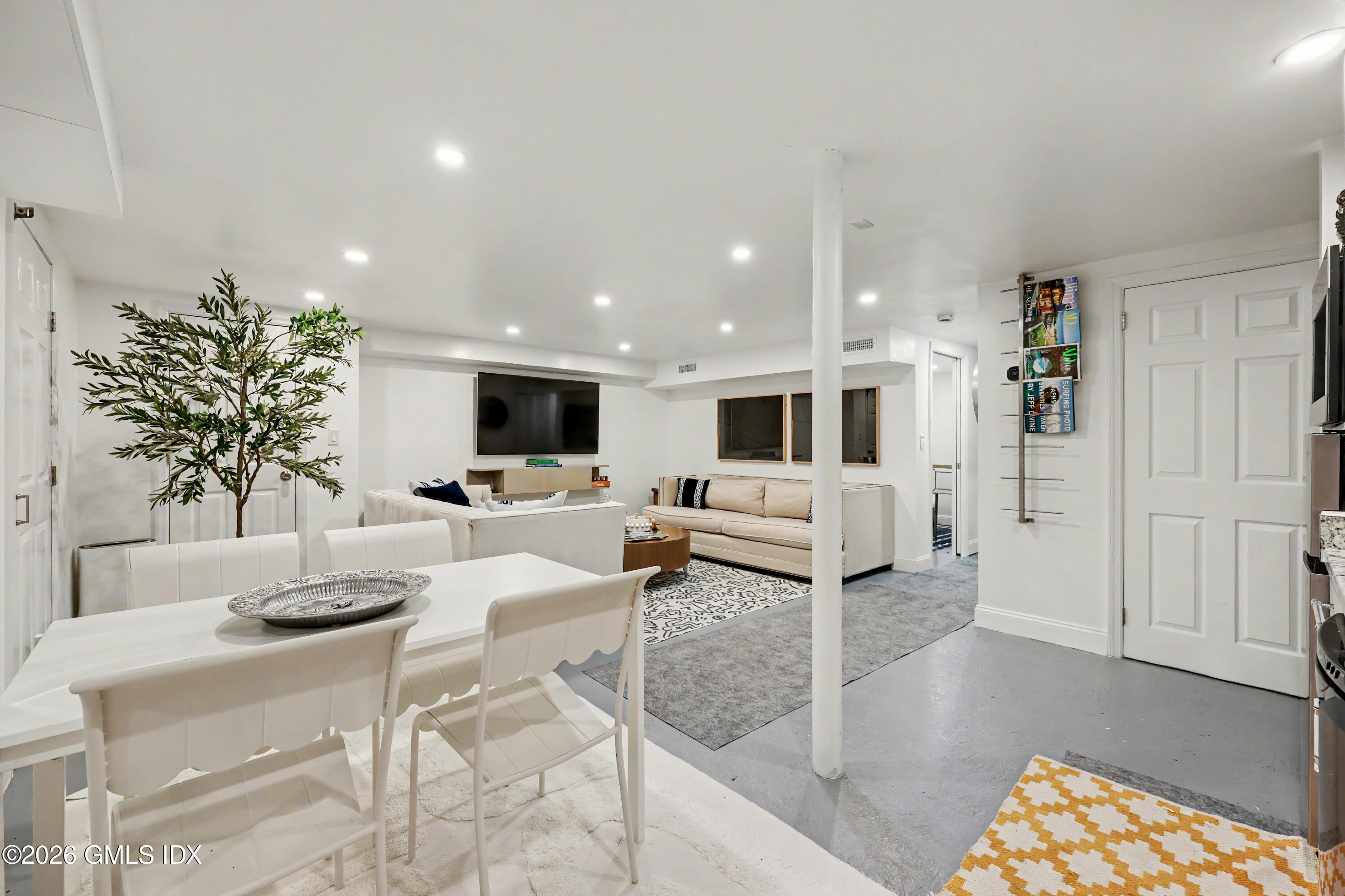 84 Hunting Ridge Road Greenwich, CT 06831 - Photo 27 of 37 In Law Suite