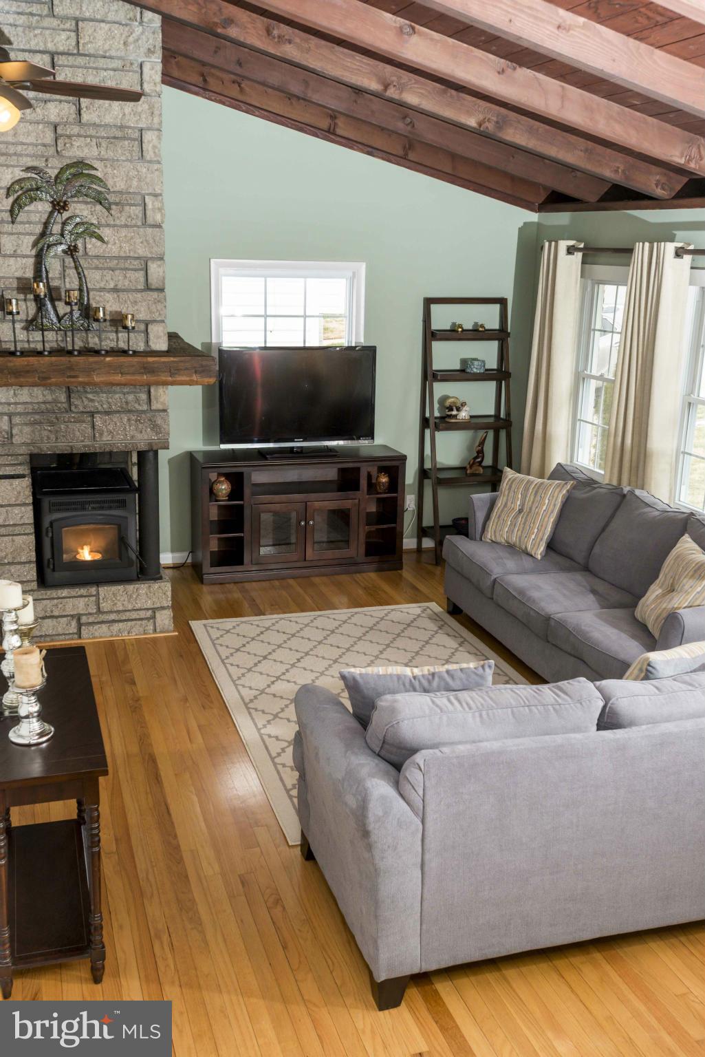 7606 Knollwood Road Towson, MD 21286 - Photo 3 of 30 Living Room