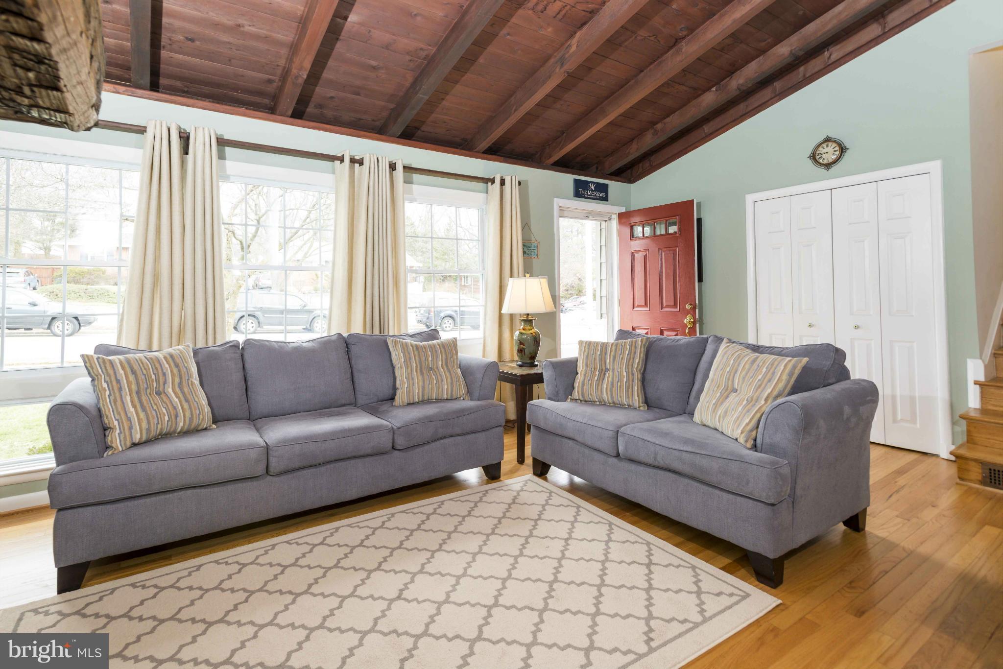 7606 Knollwood Road Towson, MD 21286 - Photo 4 of 30 Living Room