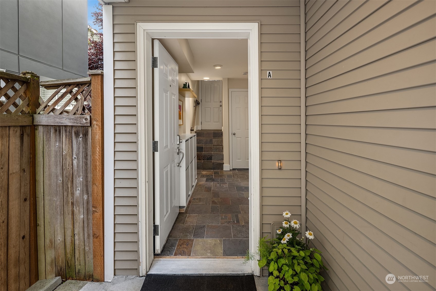 8523 Midvale Avenue North, Unit A Seattle, WA 98103 - Photo 2 of 26