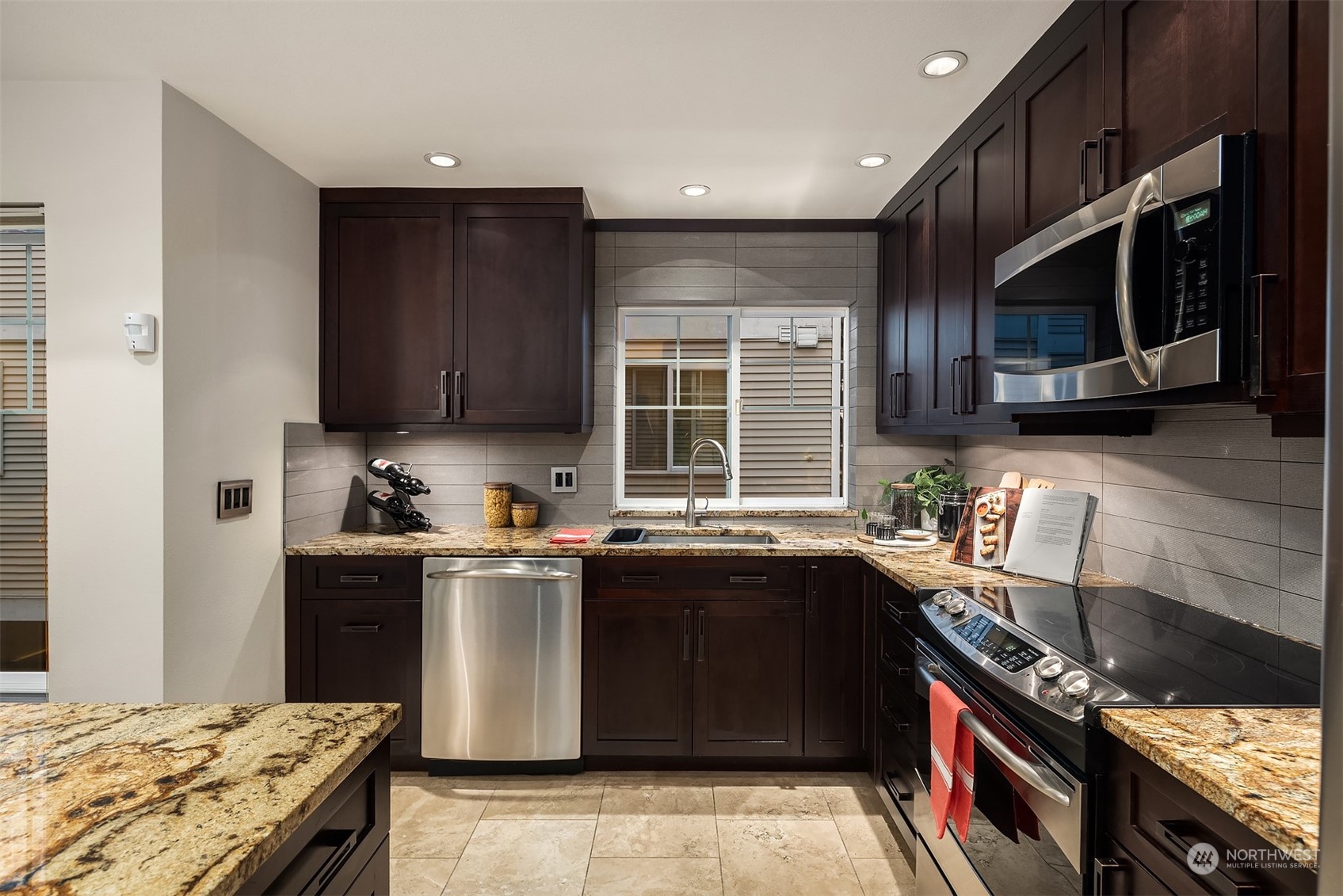 8523 Midvale Avenue North, Unit A Seattle, WA 98103 - Photo 10 of 26