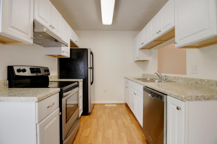 3389 Morning Dove Road Roanoke, VA 24018 - Photo 11 of 28 Kitchen