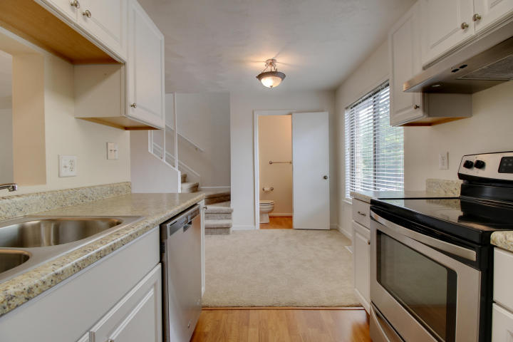 3389 Morning Dove Road Roanoke, VA 24018 - Photo 13 of 28 Kitchen