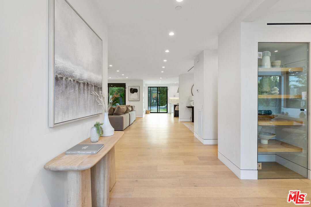 731 North Curson Avenue Los Angeles, CA 90046 - Photo 11 of 75