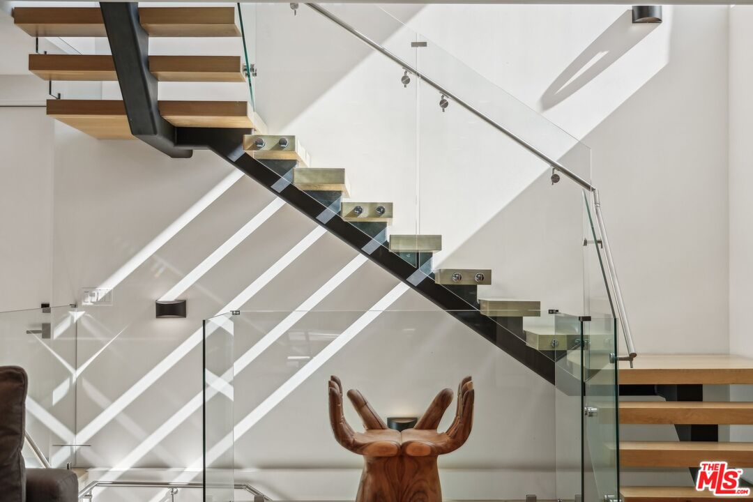 731 North Curson Avenue Los Angeles, CA 90046 - Photo 30 of 75 a view of entryway and hall