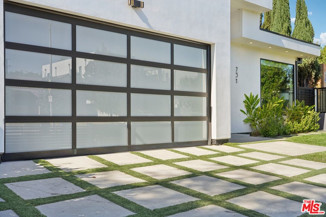 731 North Curson Avenue Los Angeles, CA 90046 - Photo 9 of 75 a view of a backyard of a house