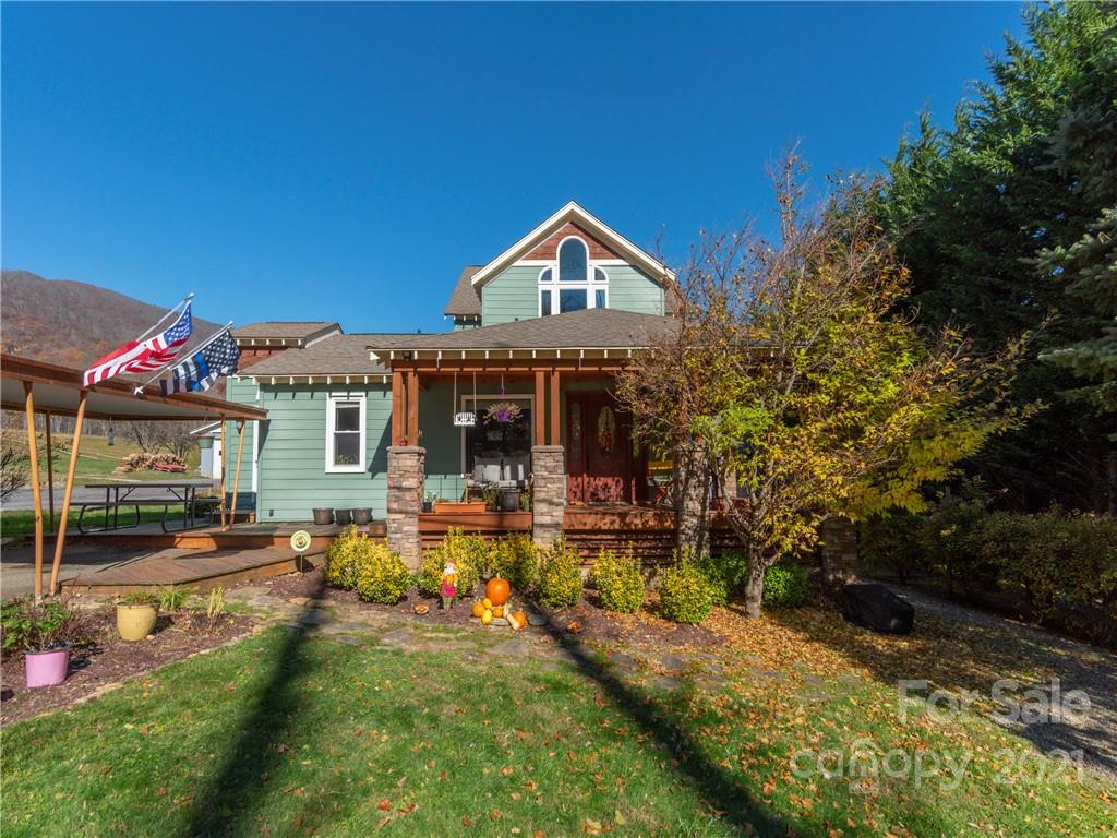 456 Walker Road Waynesville, NC 28786 - Photo 2 of 24 a view of house with yard and garage