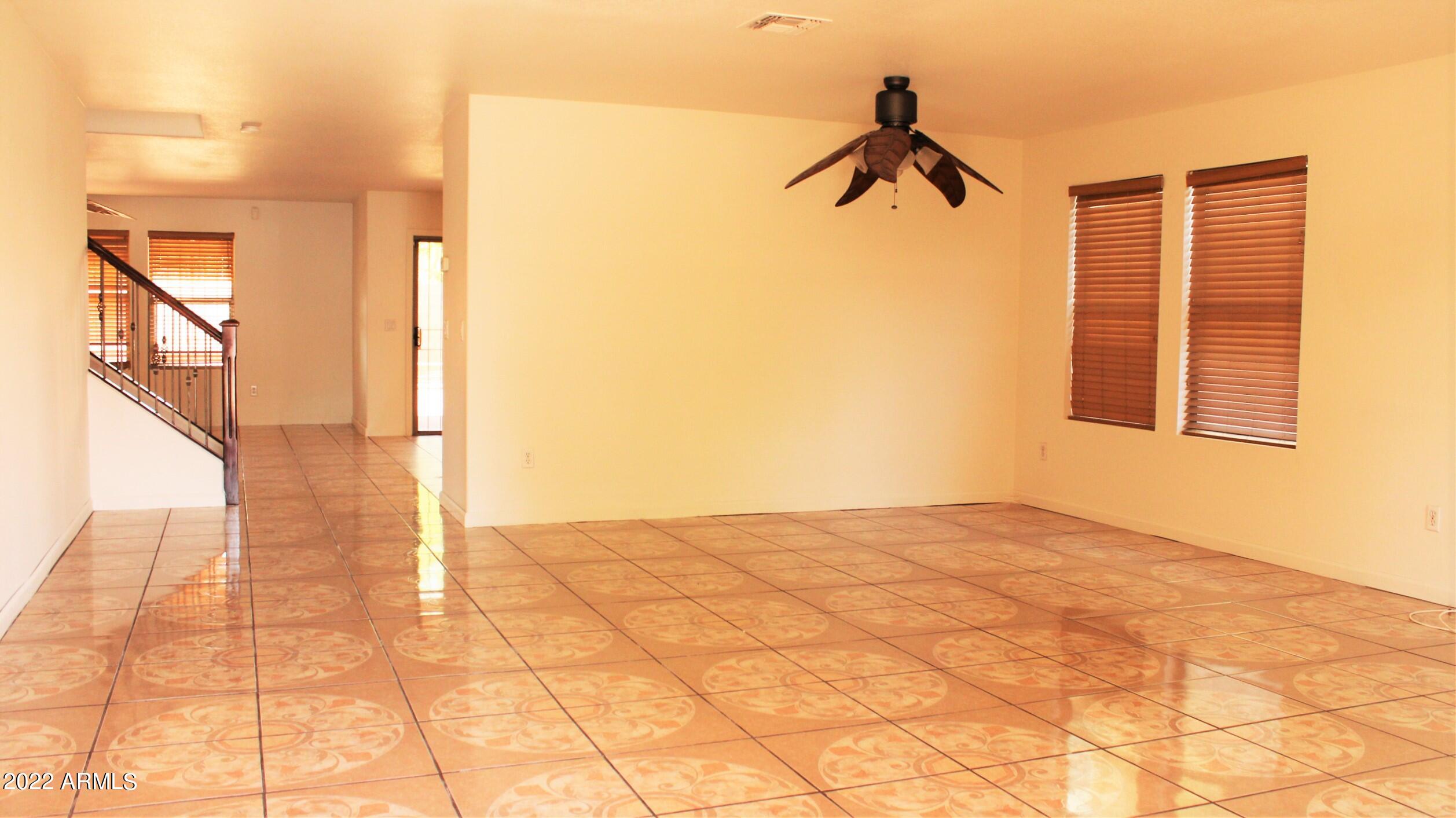 2409 West Chipman Road Phoenix, AZ 85041 - Photo 4 of 30 IMG_3887