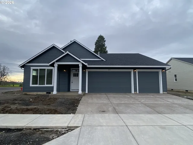 $562,500 | 677 Parker Loop, Silverton, OR 97381