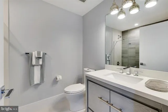 $3,999,000 | 9604 Pembroke Place, Vienna, VA 22182