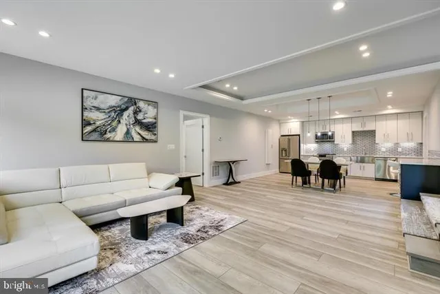 $3,999,000 | 9604 Pembroke Place, Vienna, VA 22182