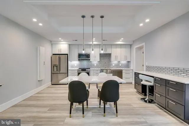 $3,999,000 | 9604 Pembroke Place, Vienna, VA 22182