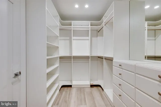 $3,999,000 | 9604 Pembroke Place, Vienna, VA 22182