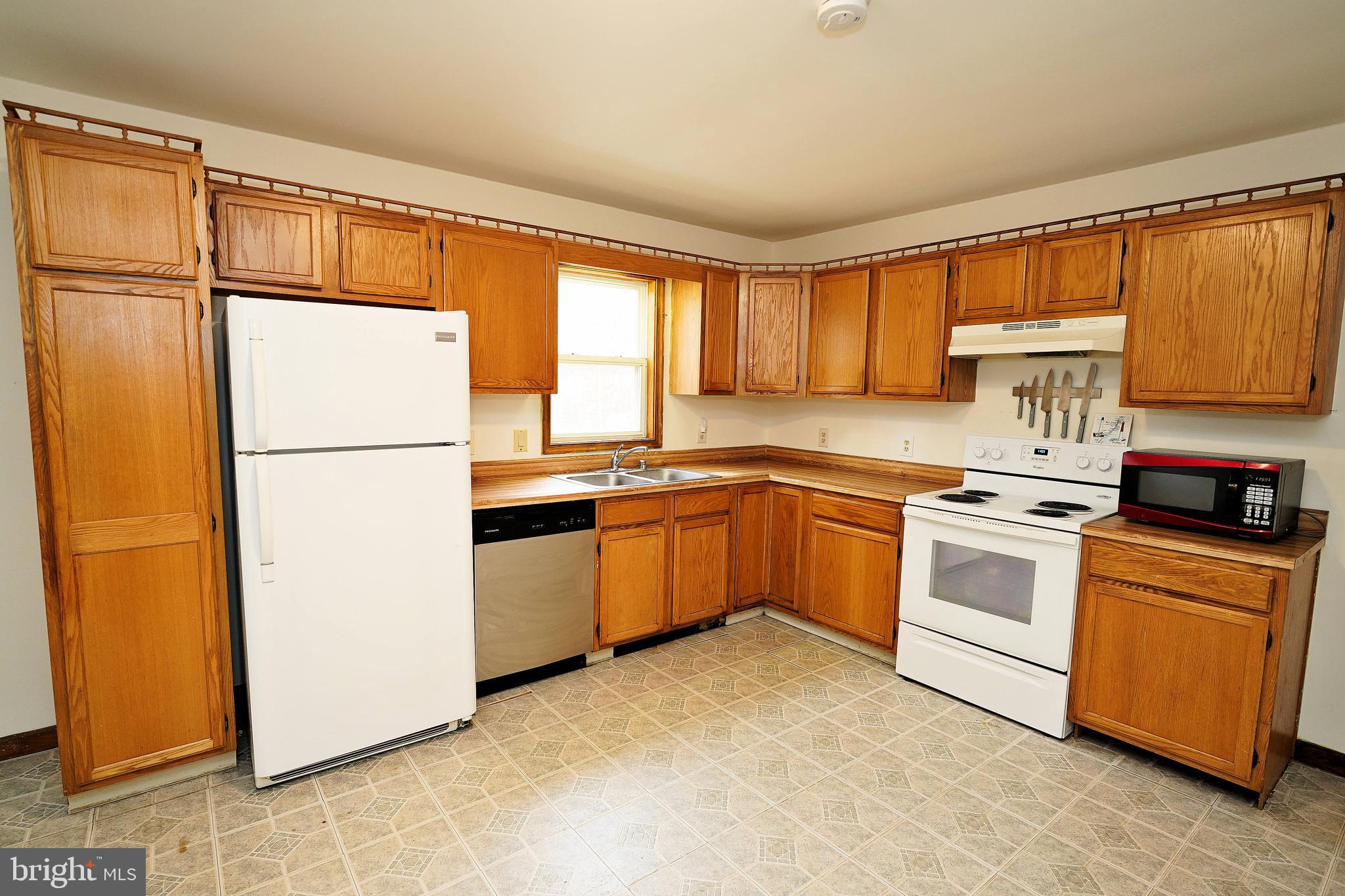 342 East Millstream Road Cream Ridge, NJ 08514 - Photo 7 of 21