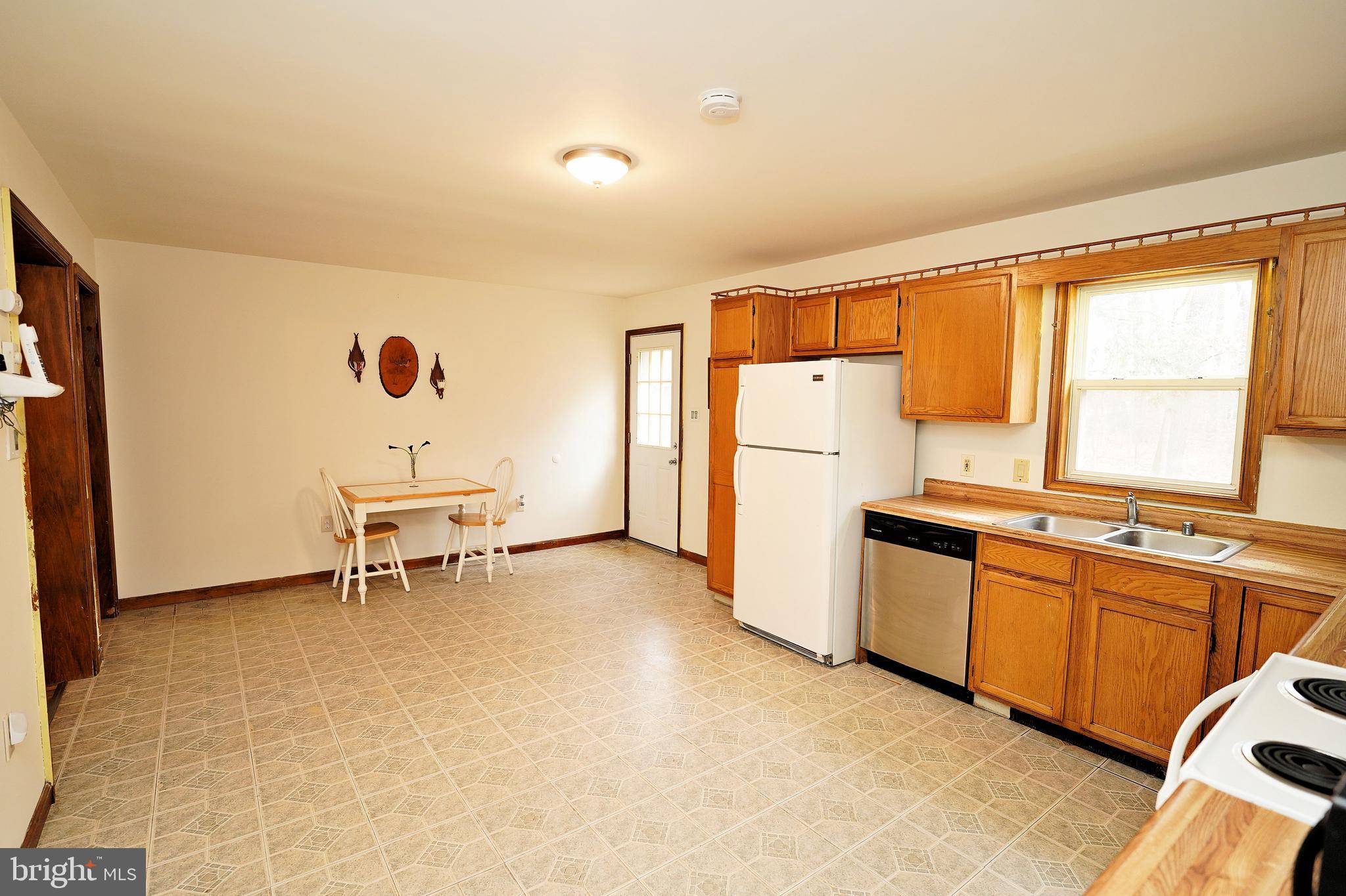 342 East Millstream Road Cream Ridge, NJ 08514 - Photo 8 of 21