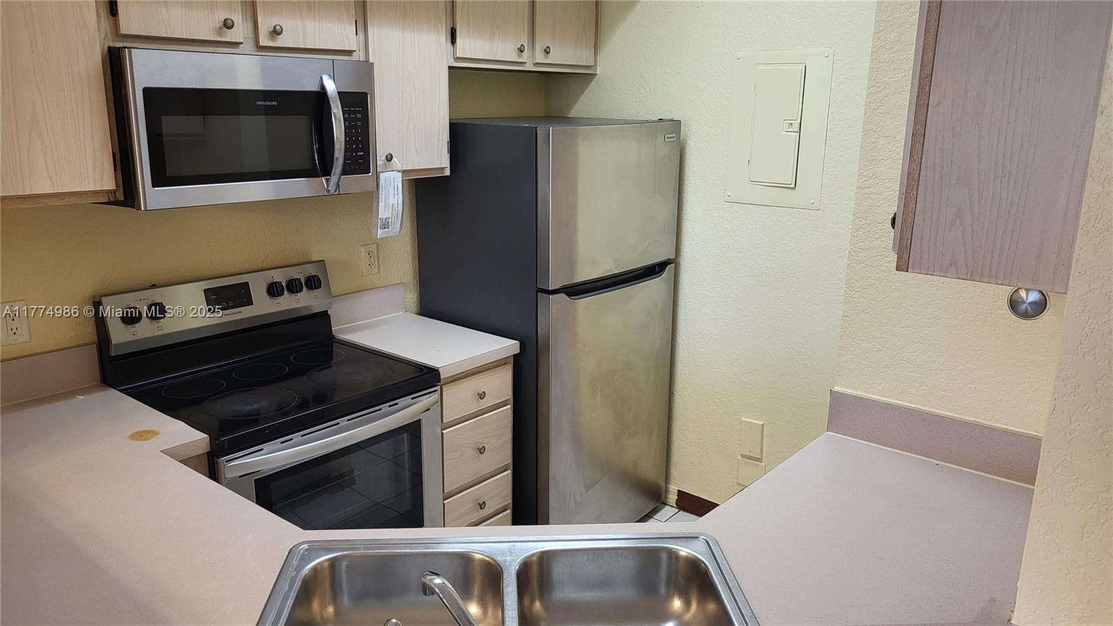 715 Southwest 148th Avenue, Unit 604 Sunrise, FL 33325 - Photo 15 of 29