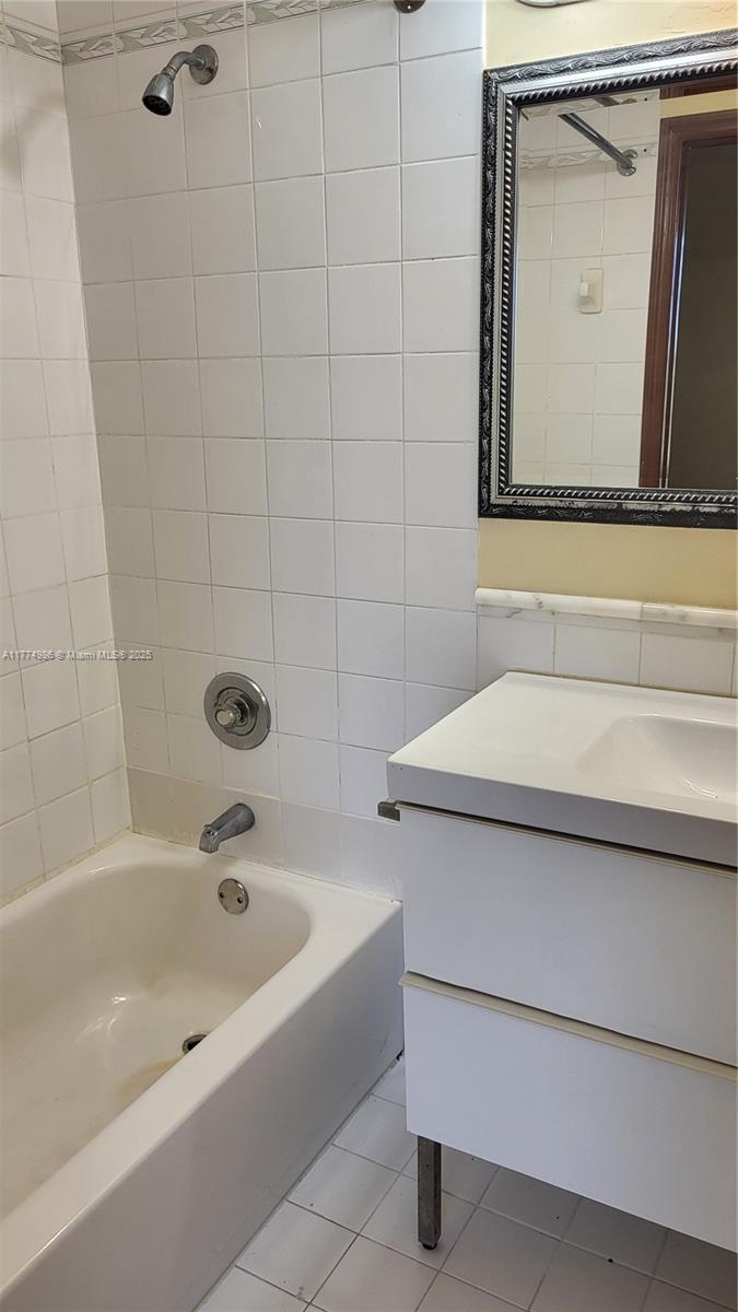 715 Southwest 148th Avenue, Unit 604 Sunrise, FL 33325 - Photo 18 of 29