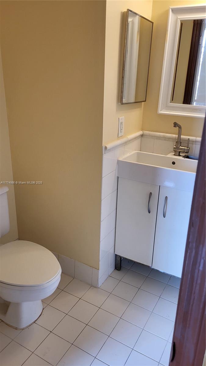 715 Southwest 148th Avenue, Unit 604 Sunrise, FL 33325 - Photo 27 of 29 Bathroom 2