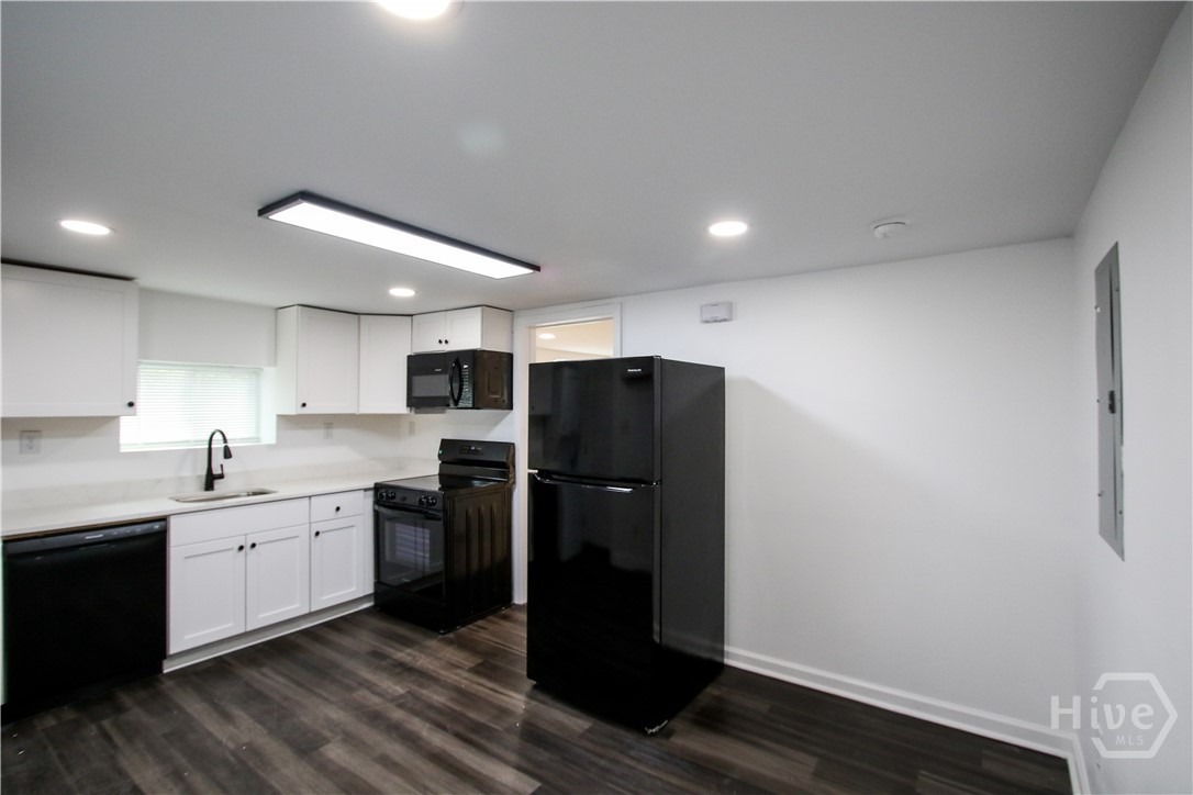 1904 East 51st Street, Unit A Savannah, GA 31404 - Photo 7 of 38