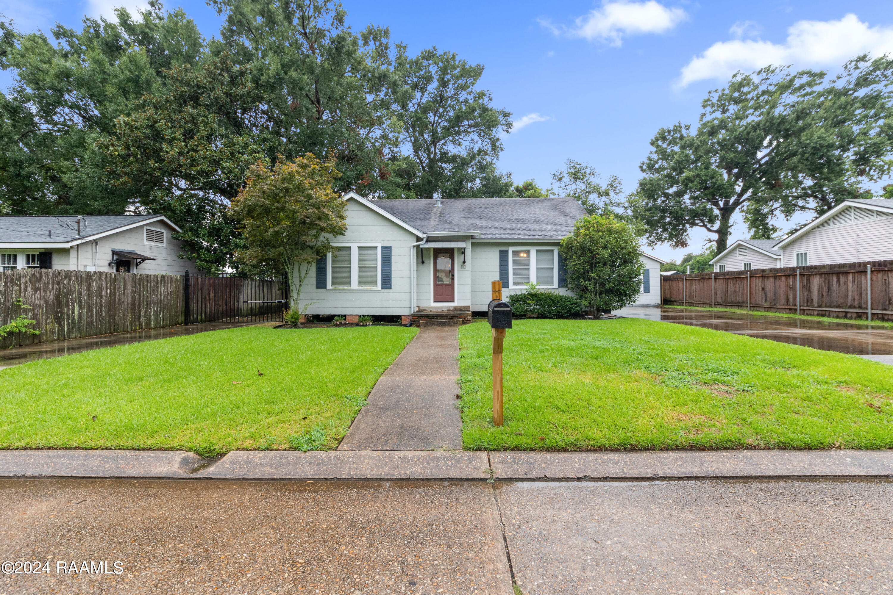 110 Ridgewood Street Lafayette, LA 70506 - Photo 4 of 25 110RidgeWood-1-3