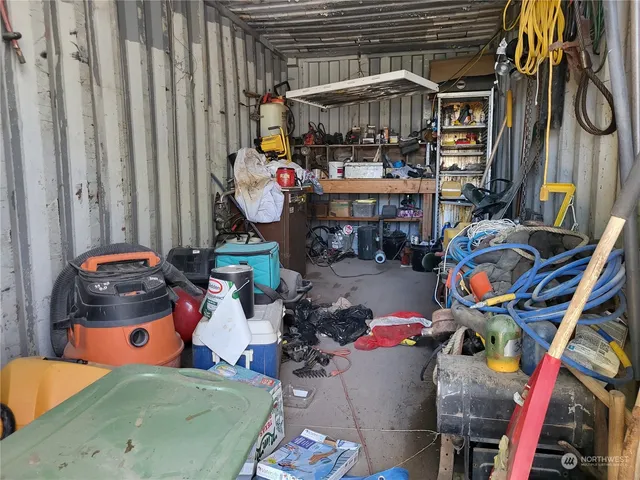 a view of yard with tree