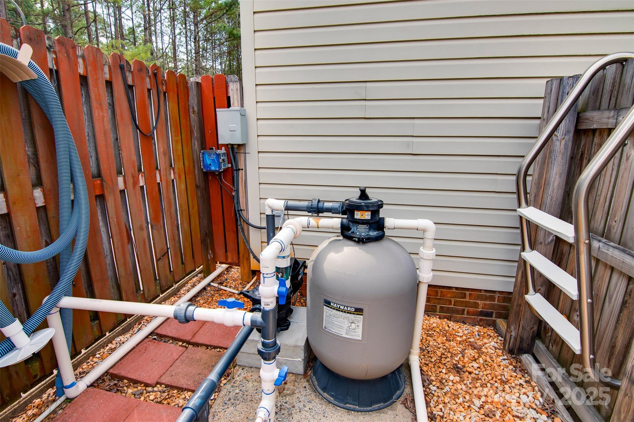 806 East Ridge Street Kings Mountain, NC 28086 - Photo 28 of 38 a view of sitting area in front of house