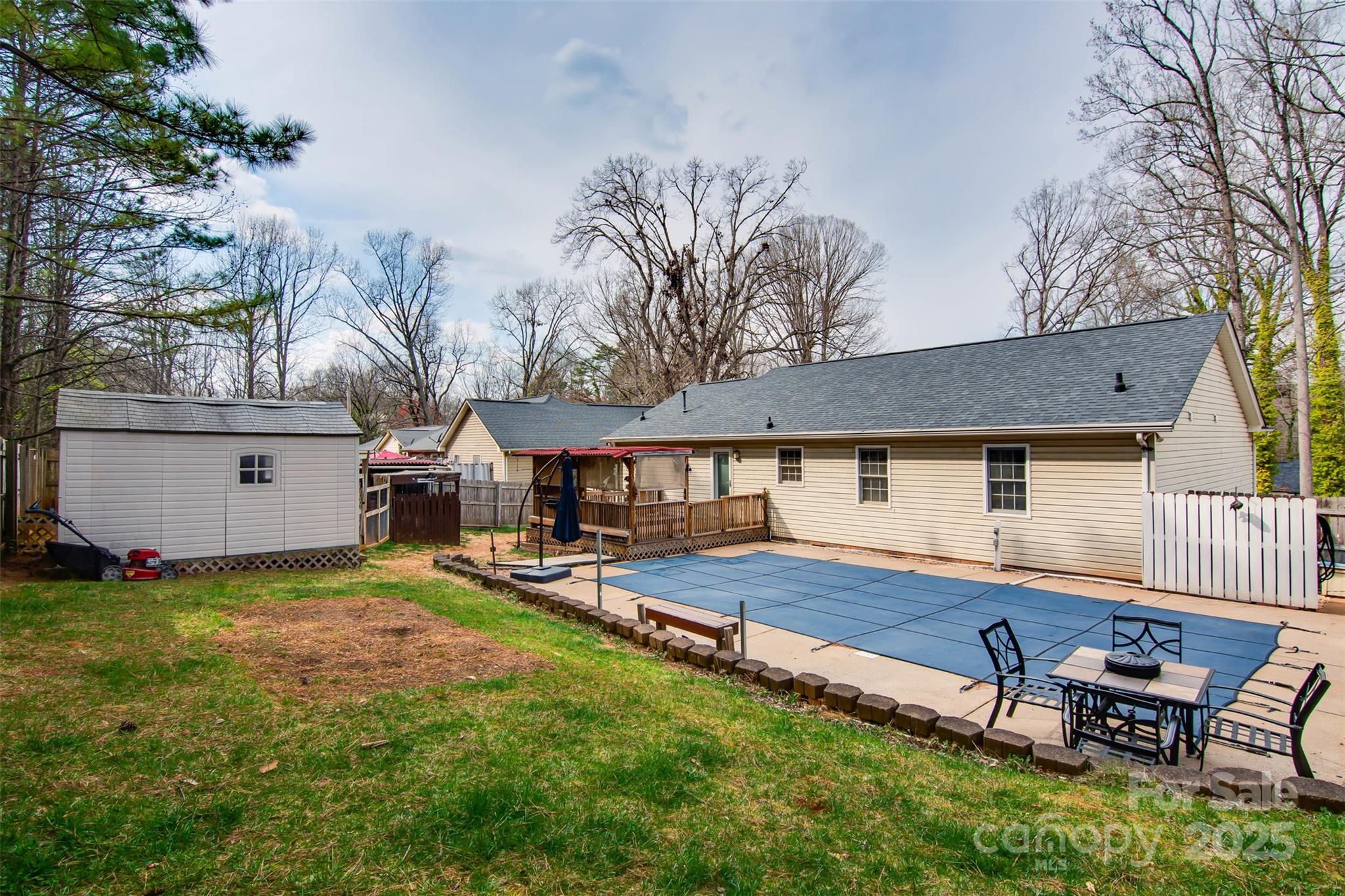 806 East Ridge Street Kings Mountain, NC 28086 - Photo 29 of 38 a front view of a house with garden
